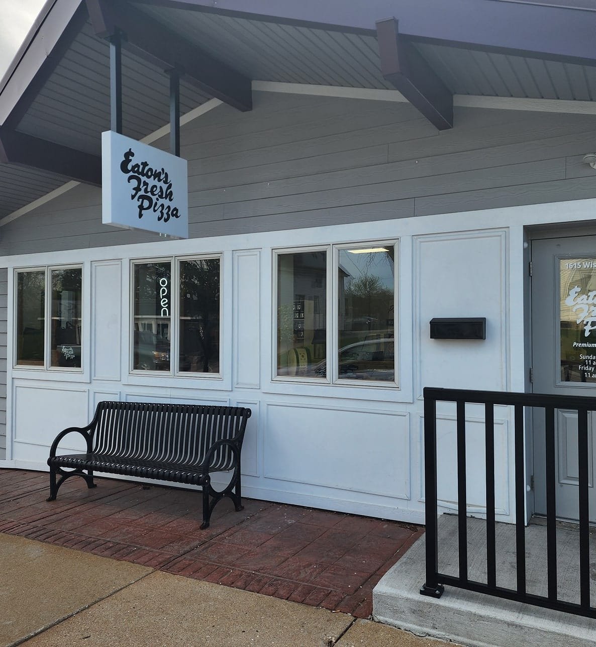 eatons fresh pizza grafton wisconsin ave location