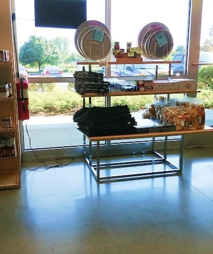 eatons fresh pizza store in west bend