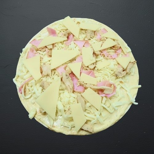 eatons fresh chicken cordon bleu pizza